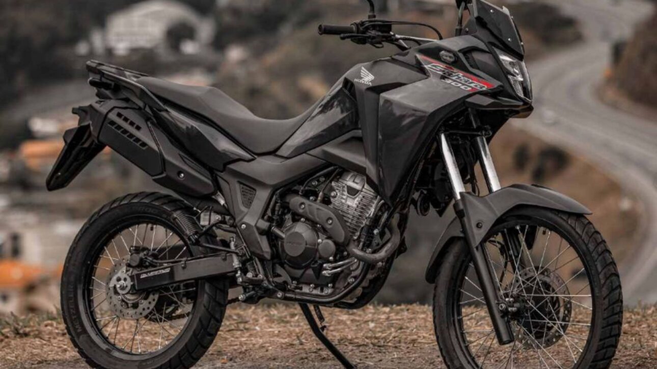 Honda Sahara 300 2026 Debuta en Brasil con Motor Flex, Panel Digital, ABS, Nuevos Colores y Garantía de 3 Años. Consulta Versiones y Precios.