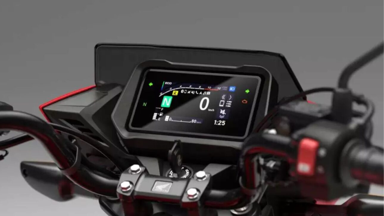 Honda CB125F 2026 hace más de 66 km/l, tiene autonomía de 700 km y panel digital. Conoce la nueva moto urbana más económica del mercado.