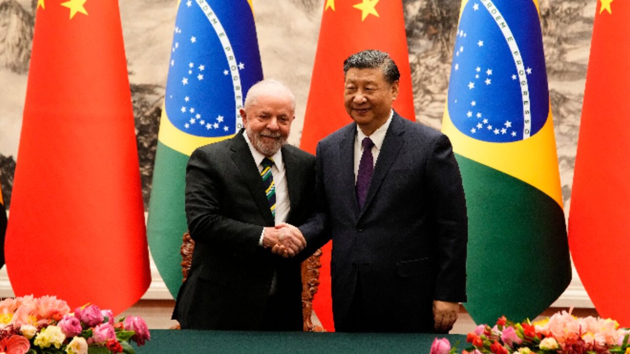 China refuerza apoyo a Brasil tras tarifas de EE. UU. y amplía influencia en el comercio internacional. Entiende el impacto de esta asociación estratégica.