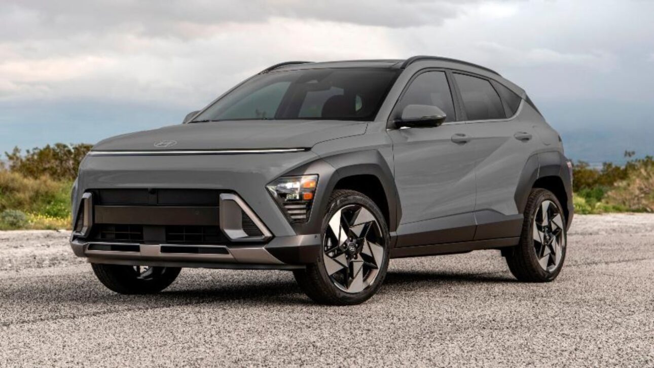 Descubre cómo el Hyundai Kona alcanza 18,4 km/l en la ciudad y se destaca en consumo, tecnología y seguridad frente a rivales del segmento SUV híbrido.