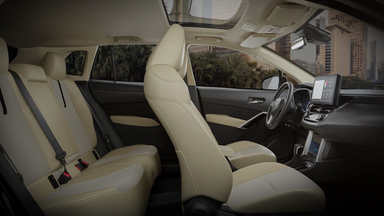 Toyota Corolla Cross 2026 trae consumo de hasta 17,7 km/l, panel digital, motor híbrido de 122 cv y tecnología completa. Vale el precio extra.