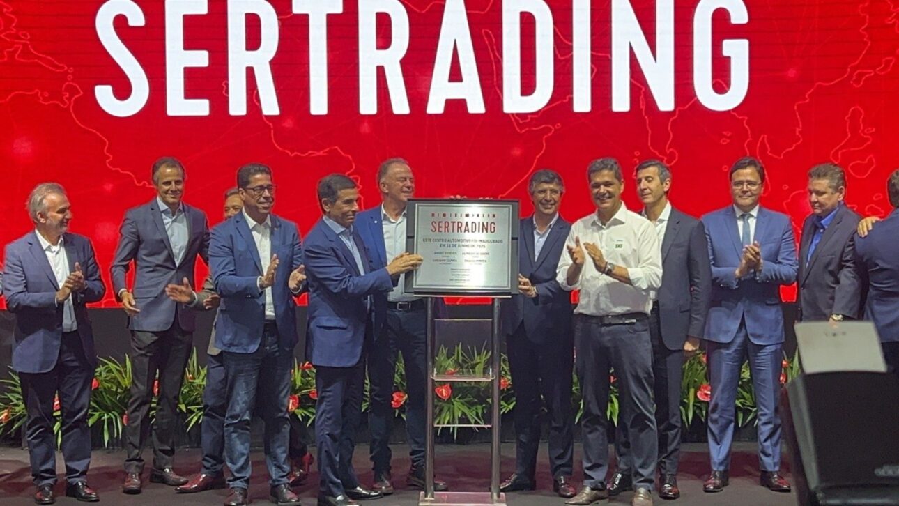 Gobernador Renato Casagrande, presidente del BTG Pactual André Esteves y otras autoridades inauguraron centro automotriz en Cariacica. Crédito: Thiago Soares