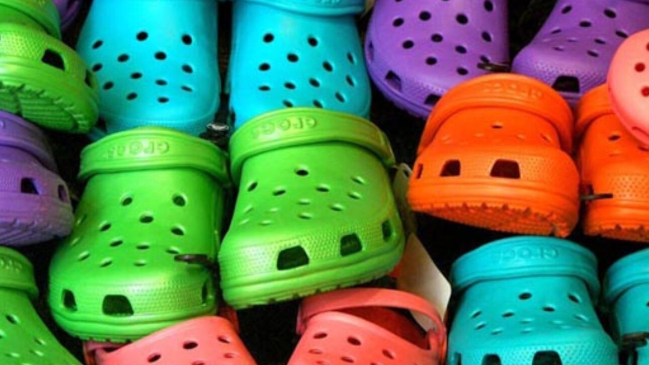 Las Acciones De Crocs Caen Casi Un 30% Con Caída En Los Ingresos, Cambio De Tendencia Y Consumidores Cautelosos En EE. UU.