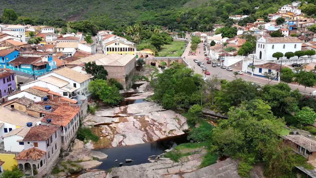 Descubra Lençóis, en la Chapada Diamantina, destino de ecoturismo con senderos, cascadas, historia y cultura que encantan visitantes todo el año.