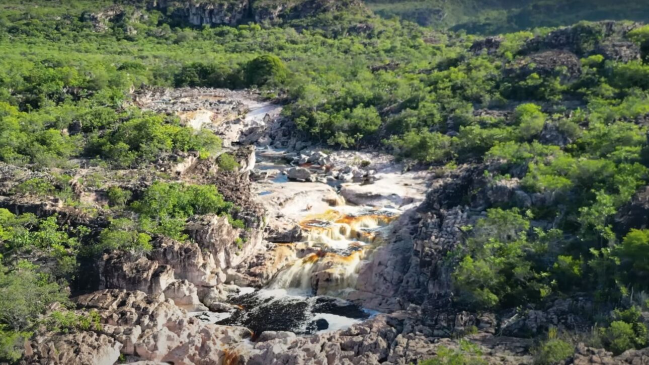 Descubra Lençóis, en la Chapada Diamantina, destino de ecoturismo con senderos, cascadas, historia y cultura que encantan visitantes todo el año.