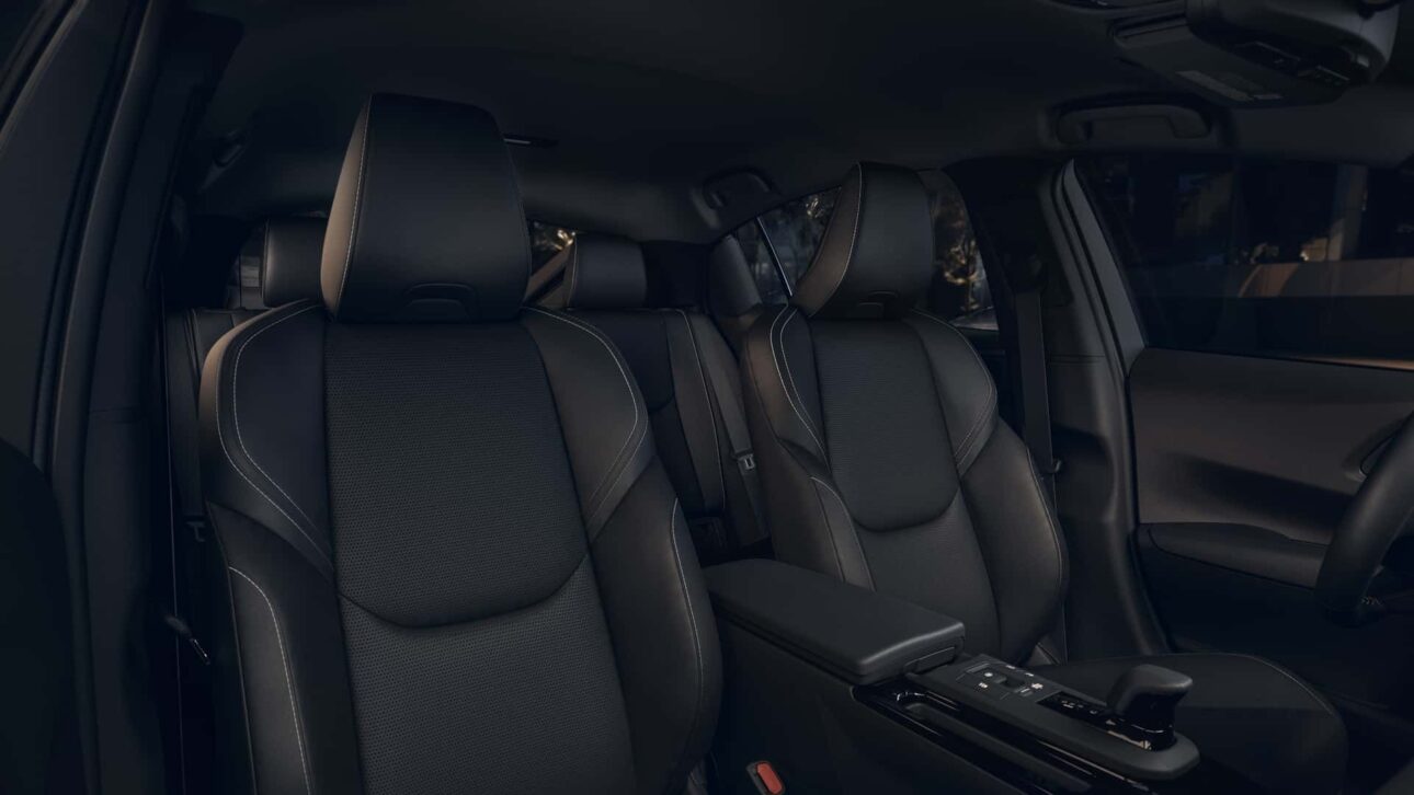 Toyota presenta Prius híbrido plug-in flex en Brasil, con etanol y recarga eléctrica, prometiendo alta eficiencia y bajas emisiones.