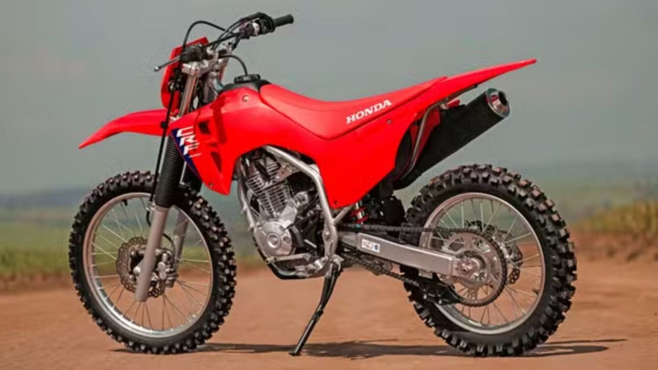 Nueva Honda CRF 300F 2026 llega con motor 293cc, 24,6 cv, cambio de 6 marchas, suspensión rediseñada y precio sugerido de R$ 24.027.
