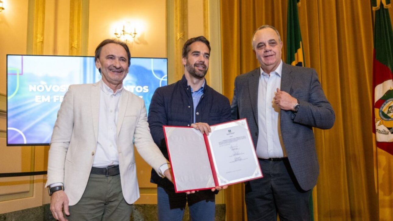 Gobernador (centro) resaltó que proyecto fortalecerá la movilidad e impulsará el turismo - Foto: João Pedro Rodrigues/Secom