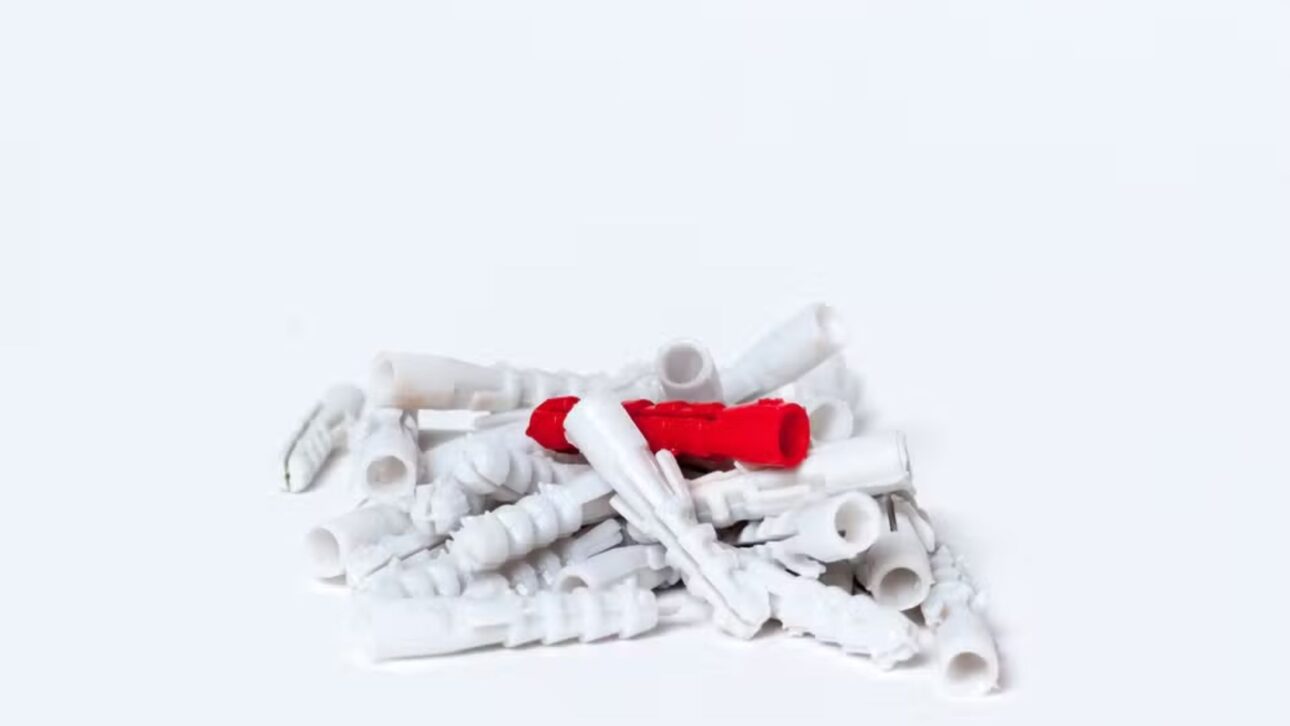 Descubre la origen de la bucha de tornillo y cómo guerras, fibras de yute y grandes inventores moldearon su evolución.