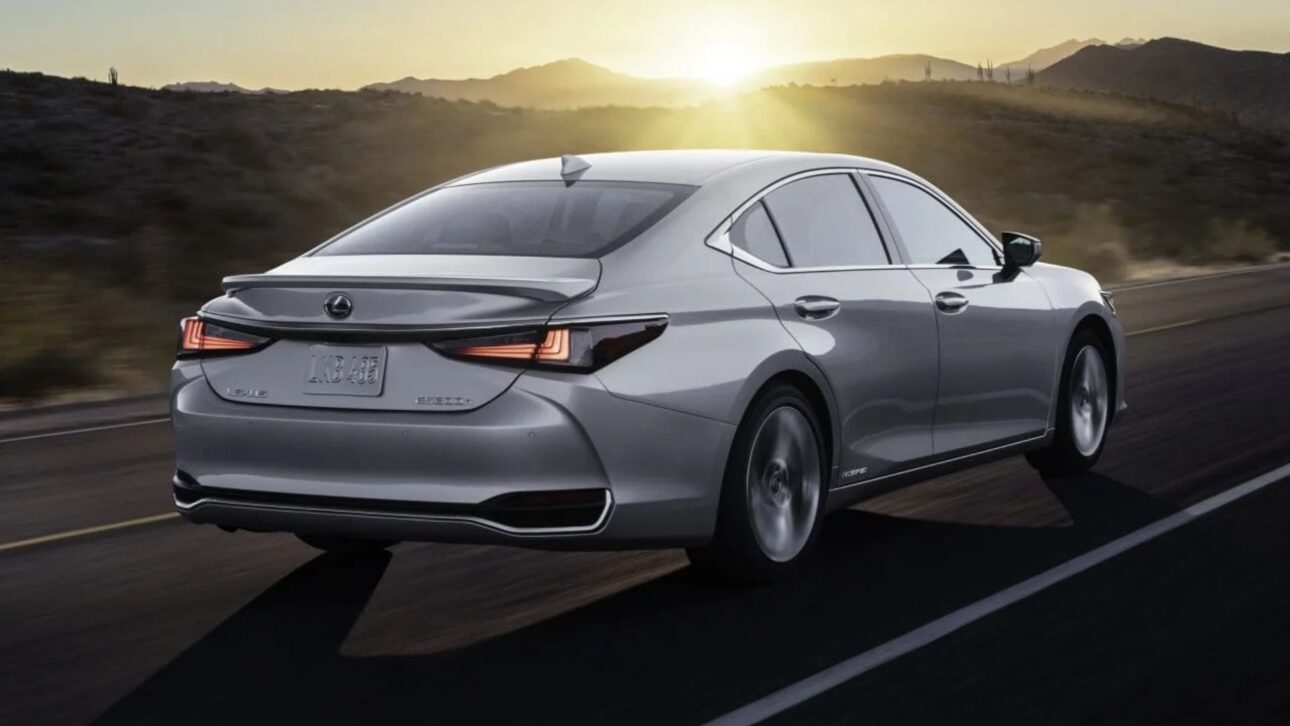 TST compra 30 Lexus ES300h híbridos de lujo, com 210 cv y consumo acima de 15 km/l, em aquisição que supera R$ 10 milhões.