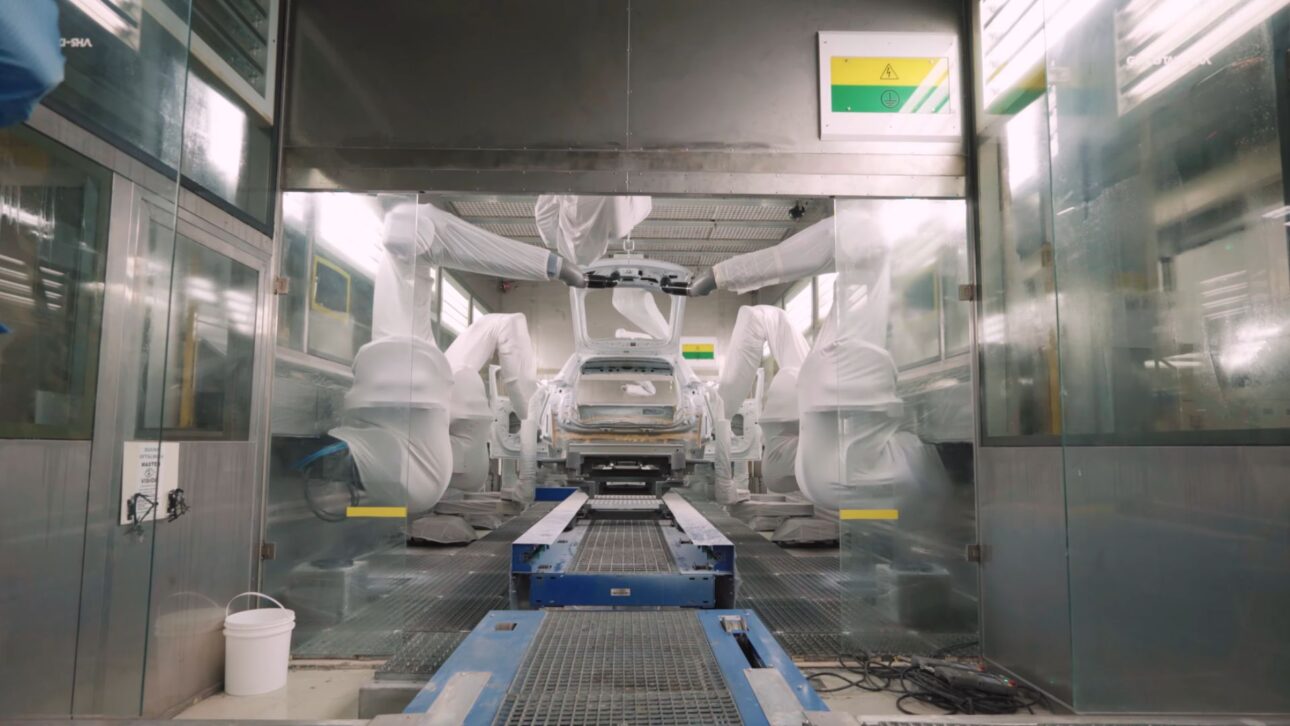 GWM inaugura fábrica en Iracemápolis con R$ 10 bi en inversiones, foco en híbridos plug-in y asociación para motor híbrido flex.