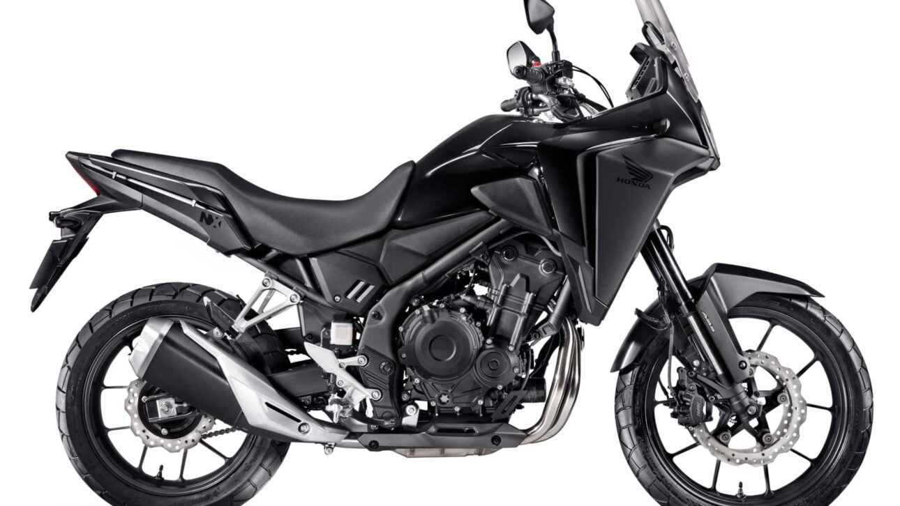 Honda NX500 2026 estreia no Brasil com motor mais ágil, painel TFT, controle de tração e novo design. Confira ficha técnica completa.