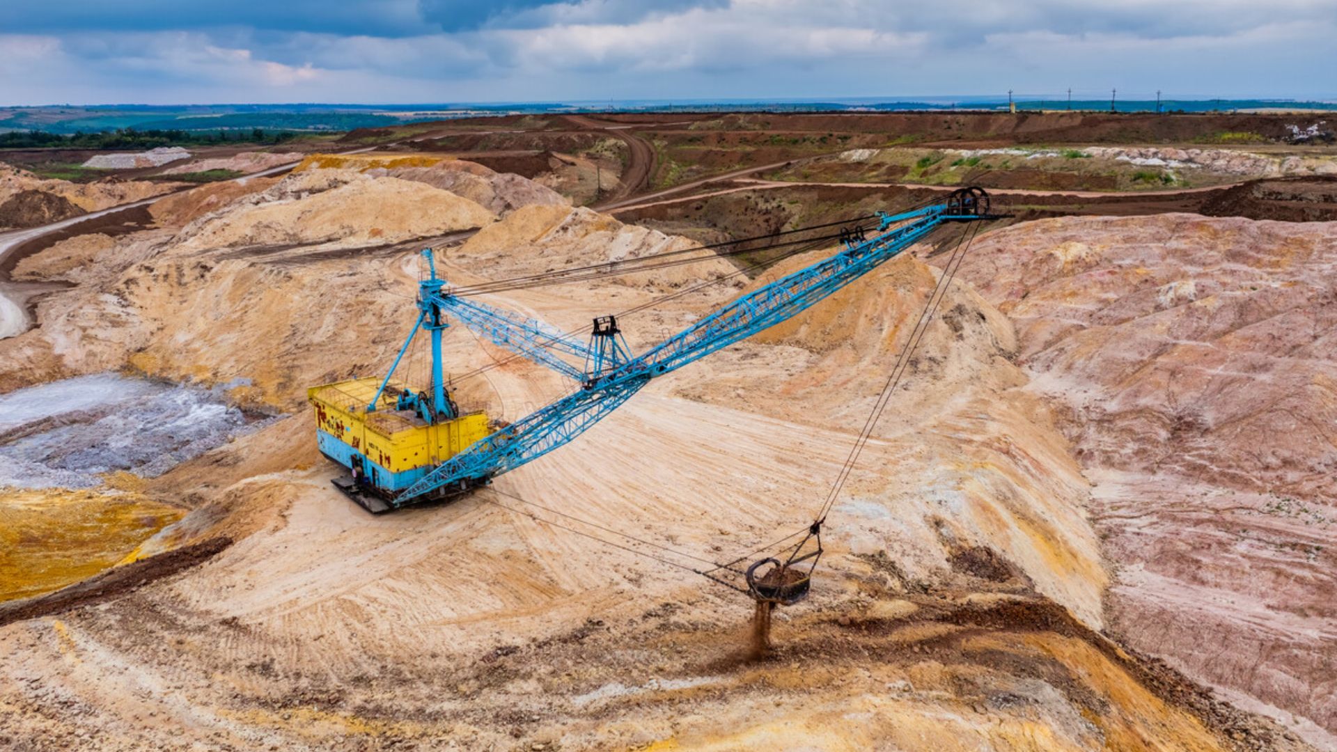 Descubrimiento en RS revela rocas con hasta seis veces más tierras raras que China y puede redefinir la industria global de tecnología.