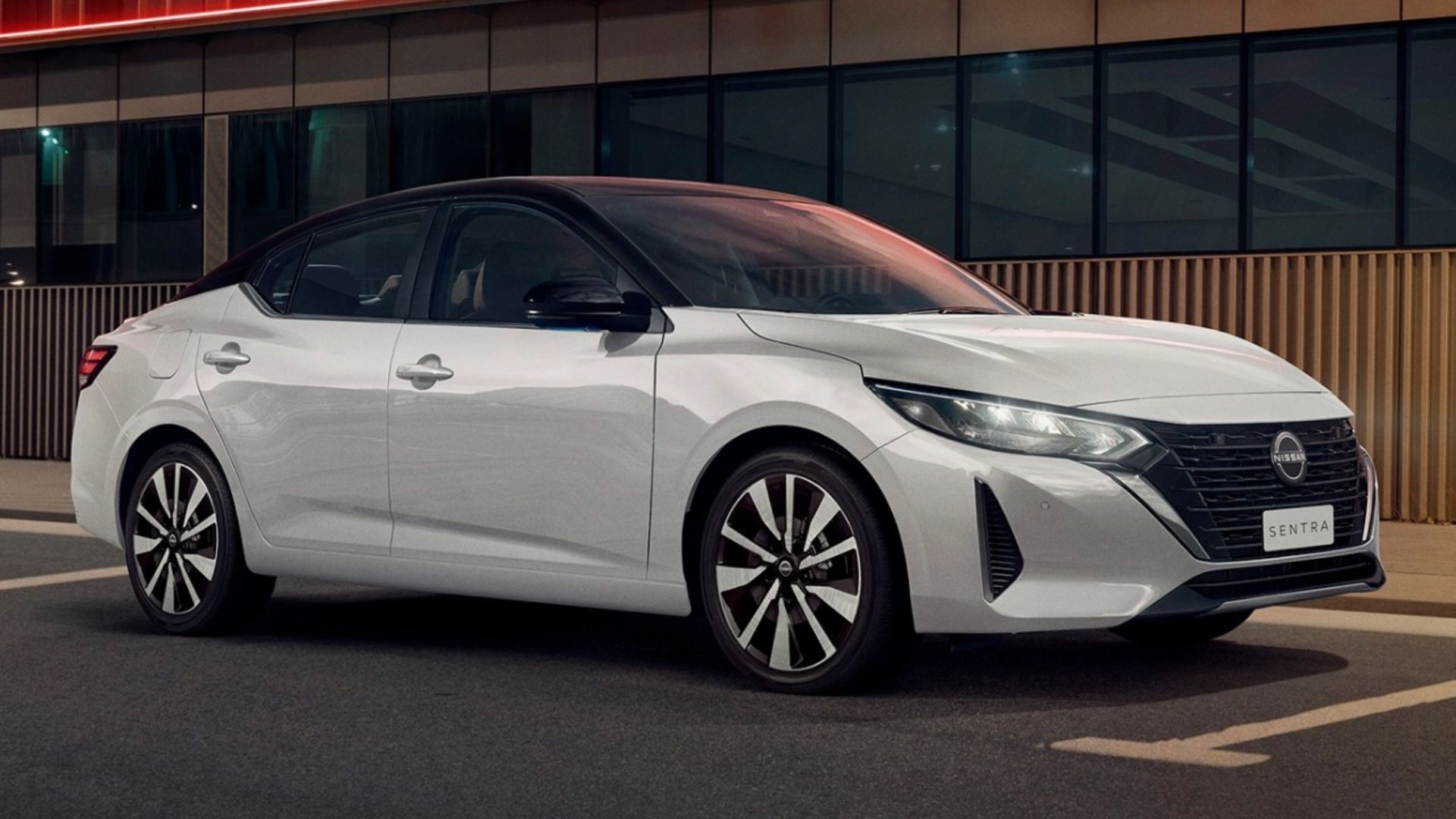 Nissan Sentra 2025 alia até 17 km/l, conforto de sedã superior e pacote tecnológico completo para competir com Corolla e Civic.