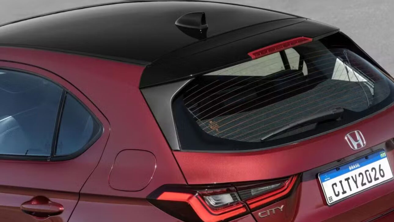 Honda lanza City Touring Sport 2025 con motor 1.5 de 126 cv, cambio CVT, visual Rojo Supernova y paquete deportivo exclusivo.