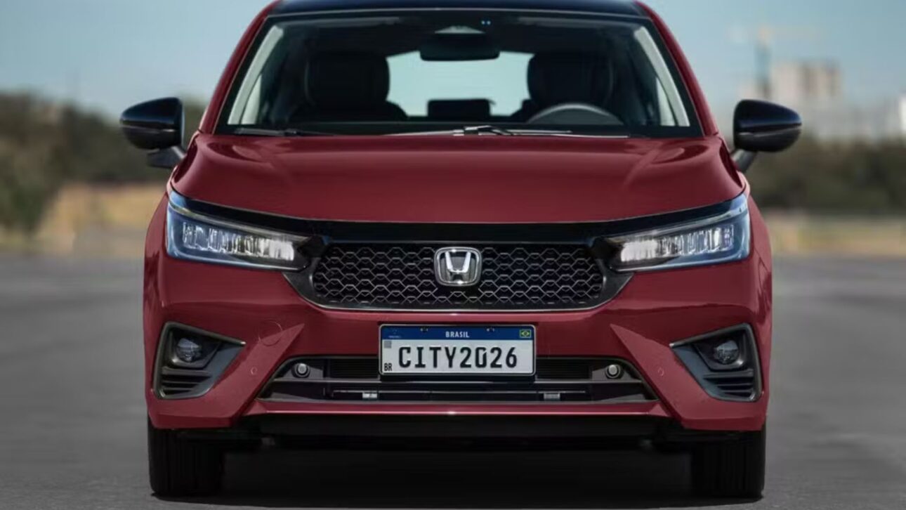 Honda lanza City Touring Sport 2025 con motor 1.5 de 126 cv, cambio CVT, visual Rojo Supernova y paquete deportivo exclusivo.