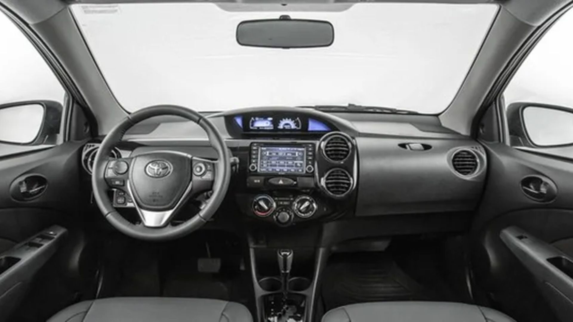 Confira 5 carros usados até R$ 50 mil com motor 1.5 ou 1.6, versões completas e melhor desempenho que os modelos populares 1.0.