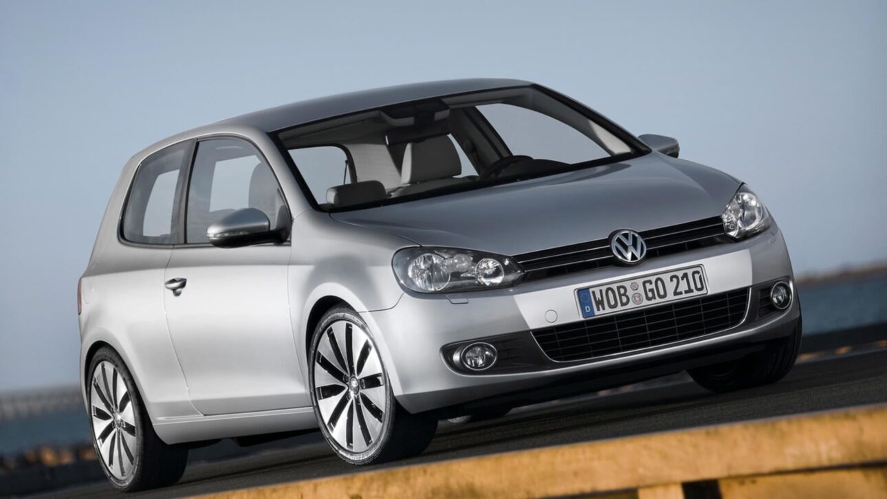 Volkswagen Golf con cambio DSG DQ200, promesa de deportividad con alto costo de reparación (Imagen: divulgación)