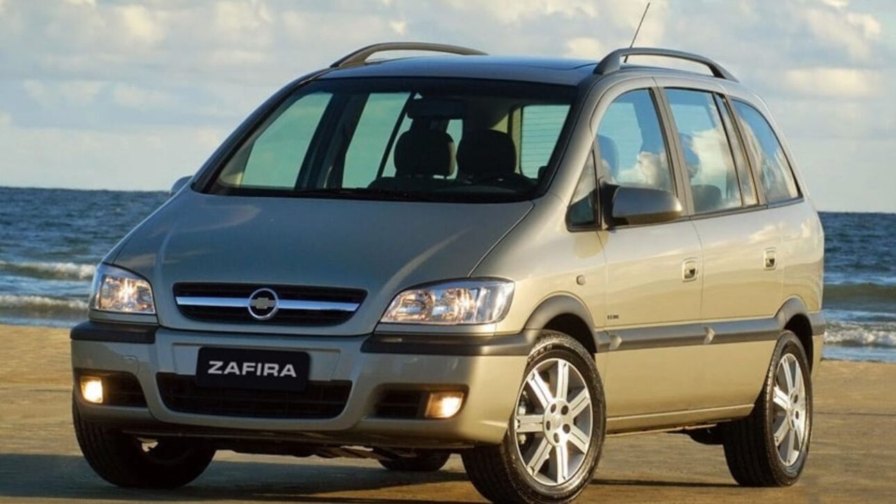 Chevrolet Zafira 2.0 es una opción rara de 7 lugares hasta R$ 35 mil, con motor confiable y buen espacio interior para familias (Foto: reproducción)