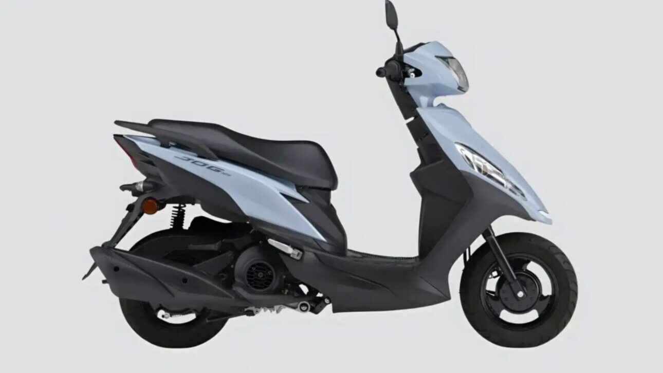 Yamaha lanza la scooter JOG 125 en Japón con 124 cc, consumo de hasta 51,9 km/l, solo 95 kg y precio accesible de alrededor de R$ 9 mil.