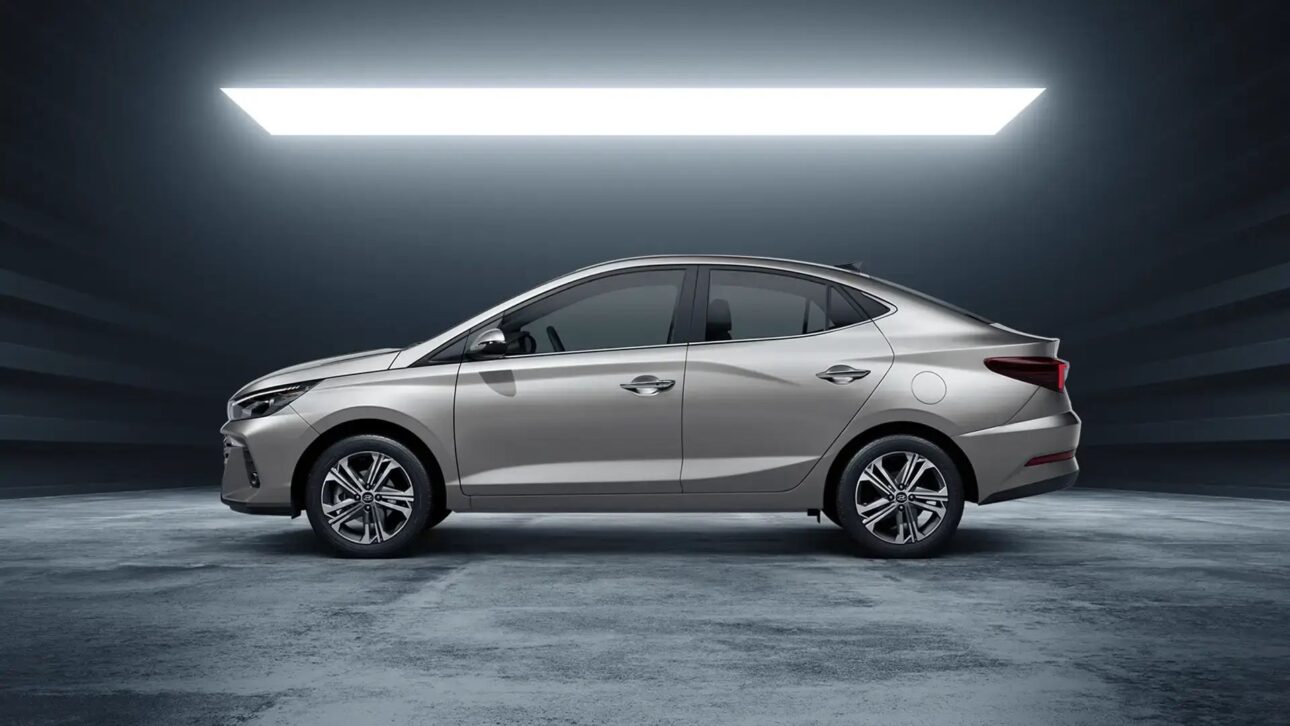 Hyundai HB20 y HB20S se vuelven hasta R$ 12 mil más baratos con IPI cero, traen 6 airbags, Bluelink y garantía de 5 años sin límite.