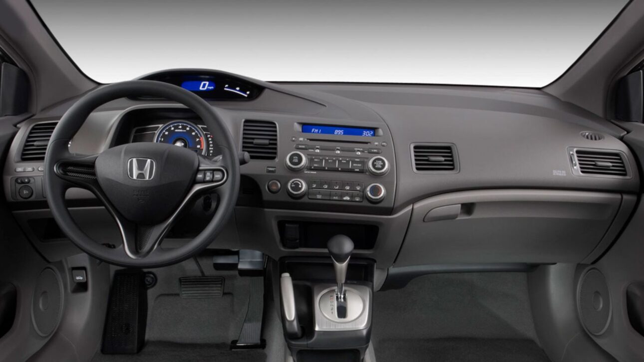 Honda Civic 2001–2006 usado con motor 1.7 16V, transmisión automática y precio a partir de R$ 24 mil mantiene confiabilidad y confort
