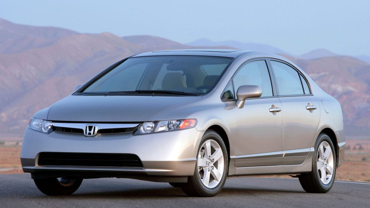 Honda Civic 2001–2006 usado con motor 1.7 16V, transmisión automática y precio a partir de R$ 24 mil mantiene confiabilidad y confort
