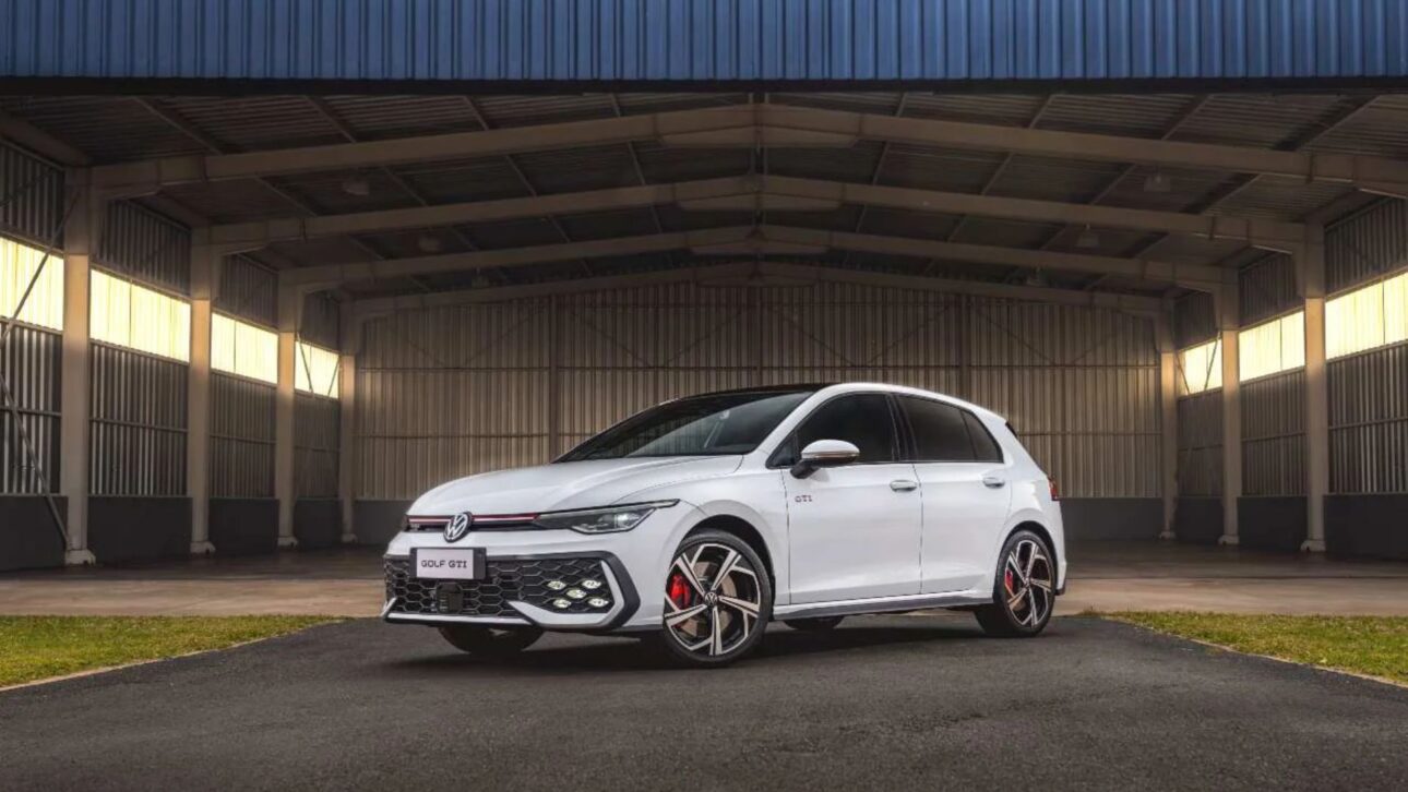 Volkswagen confirma Golf GTi 2025 en Brasil con motor 2.0 turbo de 265 cv, caja DSG y paquete europeo completo. Pre-venta en septiembre.