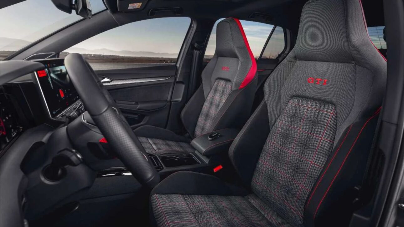 Volkswagen confirma Golf GTi 2025 en Brasil con motor 2.0 turbo de 265 cv, caja DSG y paquete europeo completo. Pre-venta en septiembre.