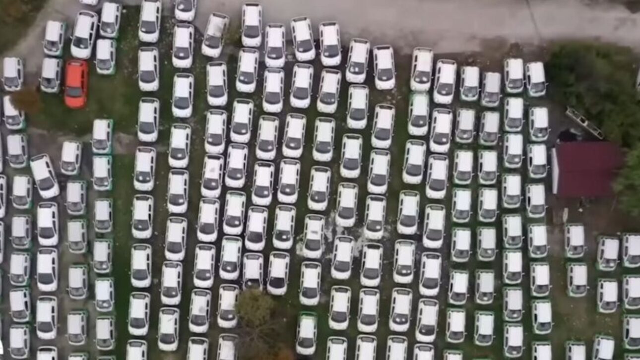 Cementerios de coches eléctricos en China revelan miles de vehículos abandonados tras recortes de subsidios y quiebra de aplicaciones.