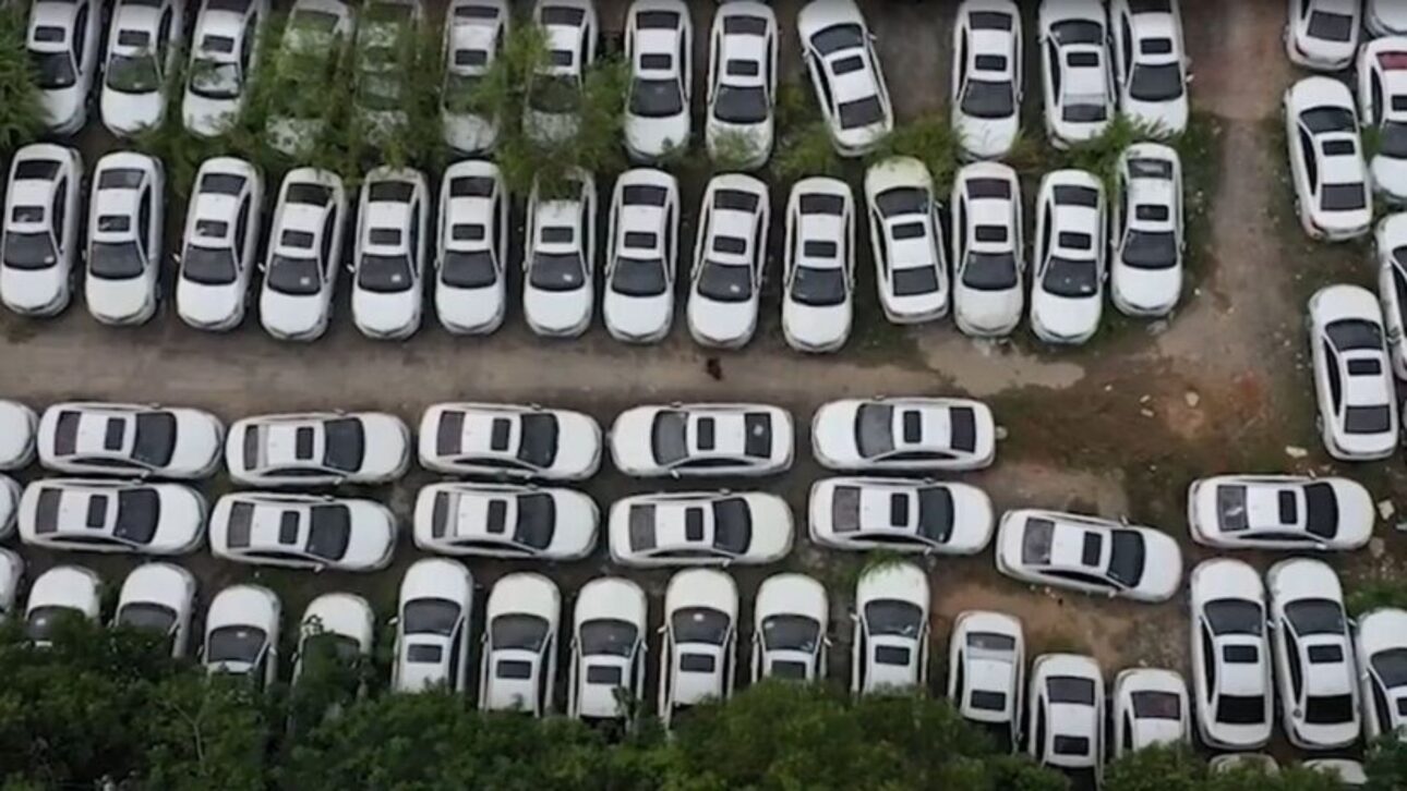 Cementerios de coches eléctricos en China revelan miles de vehículos abandonados tras recortes de subsidios y quiebra de aplicaciones.