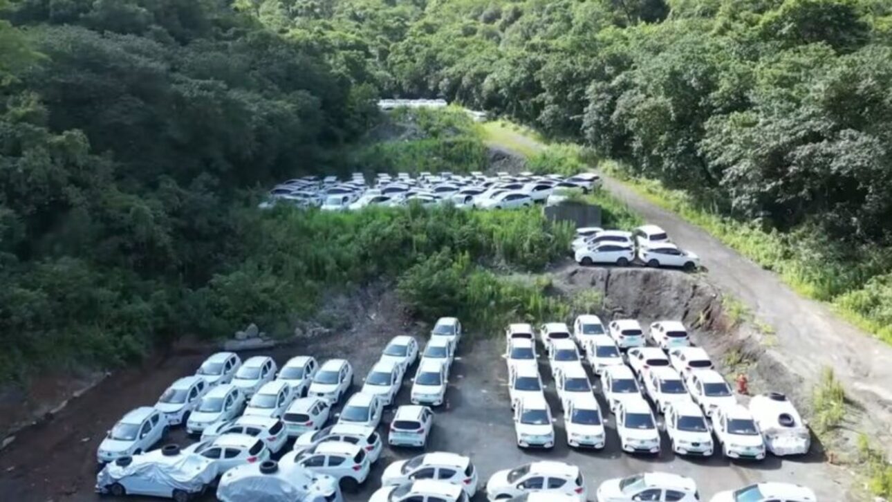 Cementerios de coches eléctricos en China revelan miles de vehículos abandonados tras recortes de subsidios y quiebra de aplicaciones.