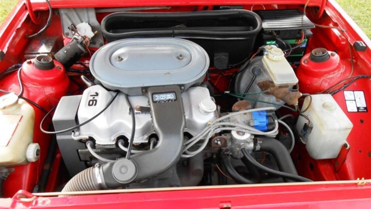 El confiable motor Ford CHT, derivado del proyecto Renault Cléon-Fonte, estuvo presente en modelos como Escort, Corcel y Del Rey a partir de 1984. Conocido por su economía de combustible, suavidad en el funcionamiento y durabilidad, se convirtió en una elección popular en Brasil en los años 80 y 90. (Imagen: Reproducción)