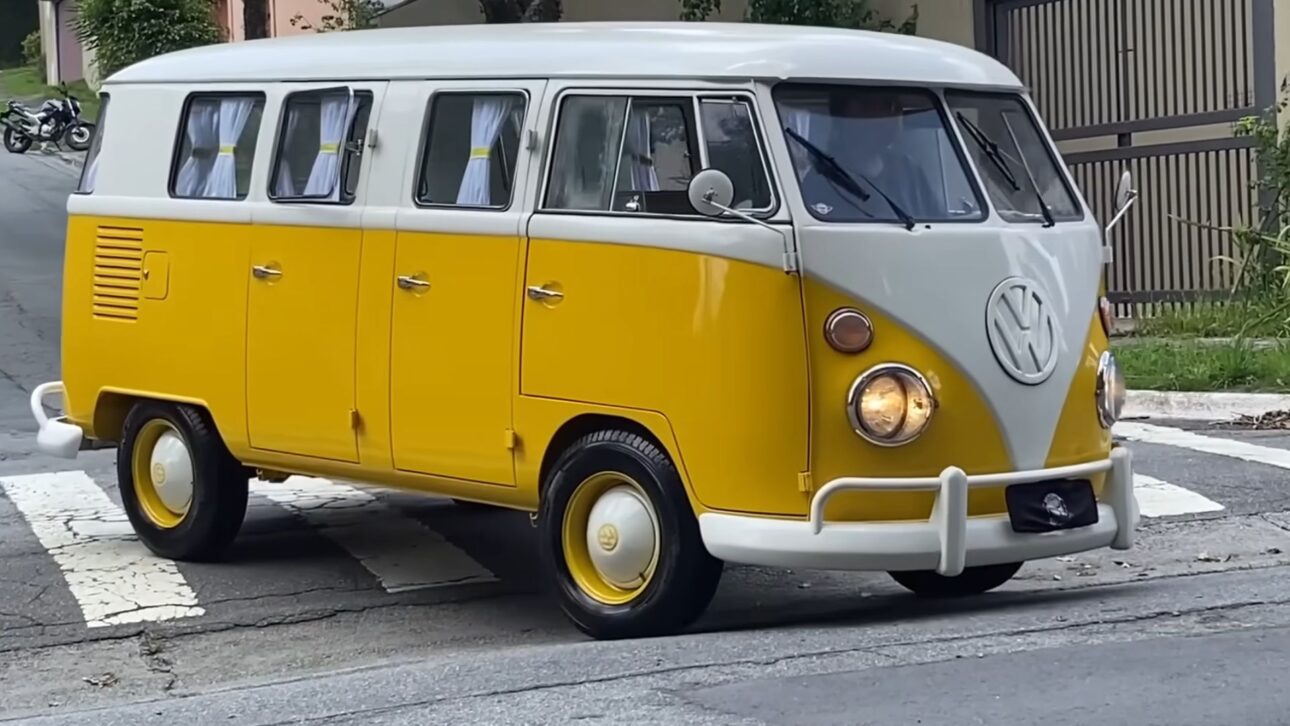 Descubre la rara VW Kombi de 6 puertas, hecha solo en Brasil, con motor boxer resistente y diseño creado para transporte ágil de pasajeros.
