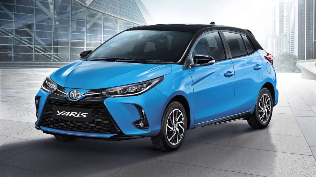 Toyota Yaris Hatch 2021 econômico, versátil e completo, ideal para o orçamento de até R$ 80 mil. (Imagem: divulgação)