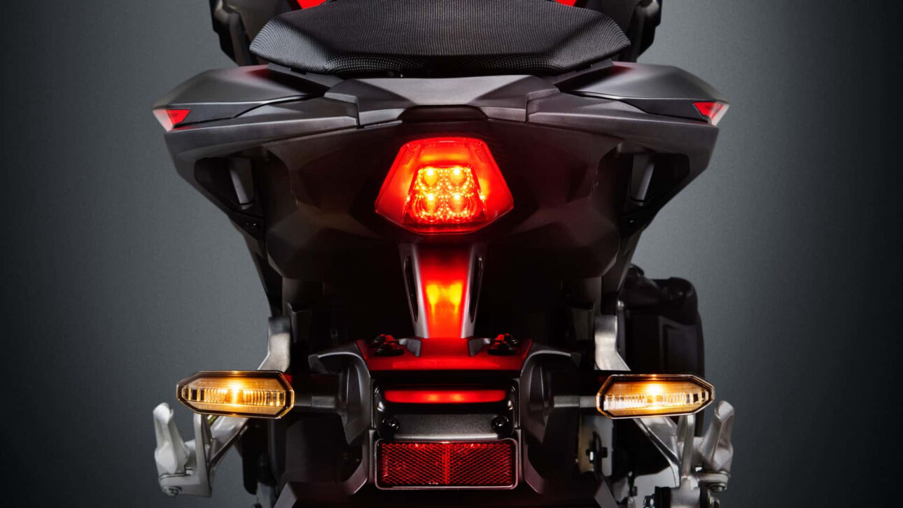 La Nueva Honda CB500 Hornet 2026 Llega A Brasil Con Panel TFT, Motor Reprogramado, Diseño Renovado Y Precio Oficial De R$ 43.040.