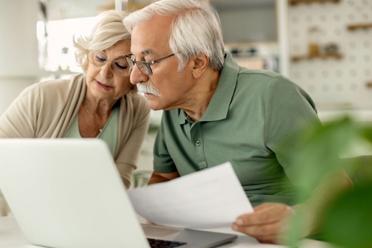 Lei que isenta os idosos do pagamento destas 7 dívidas