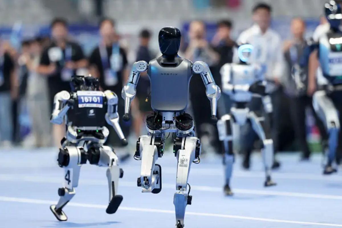 Más de 500 robots humanoides de 16 países compiten en la primera Olimpiada en China con pruebas de atletismo, fútbol y kung fu