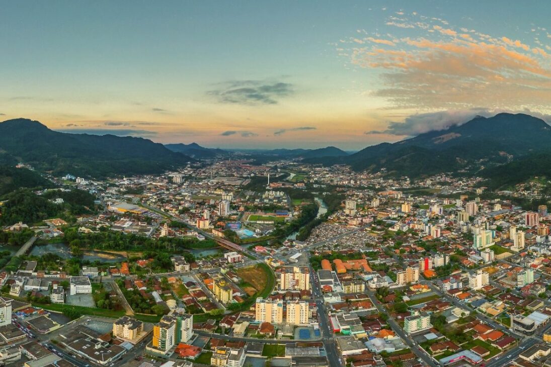 Manchester Catarinense es polo textil y metalúrgico, genera miles de empleos y se mantiene entre las ciudades más desarrolladas del Sur de Brasil