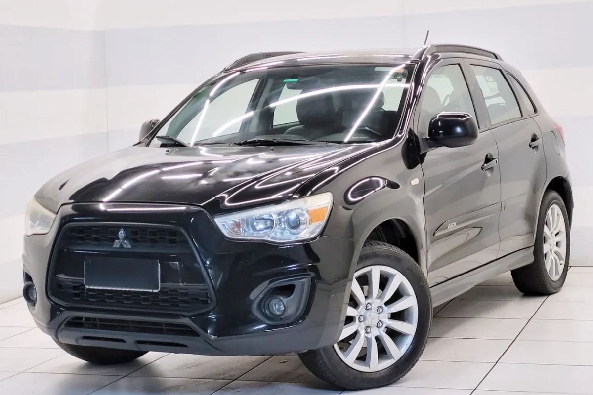 SUV Mitsubishi ASX 4x2 2015 acelera de 0 a 100 km/h em 11,5 s e atinge 190 km/h de máxima