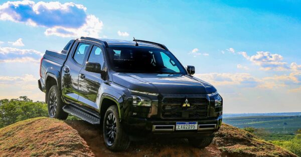Mitsubishi Triton versão 2026 é anunciada com consumo de até 14,2 km por litro, graças ao novo motor 4N16 Super High Power (SHP)