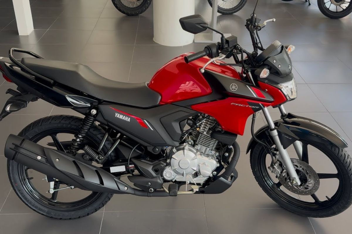 Moto Yamaha por menos de 18 mil reais oferece até 32 km/l na gasolina e 28 km/l no etanol em uso urbano