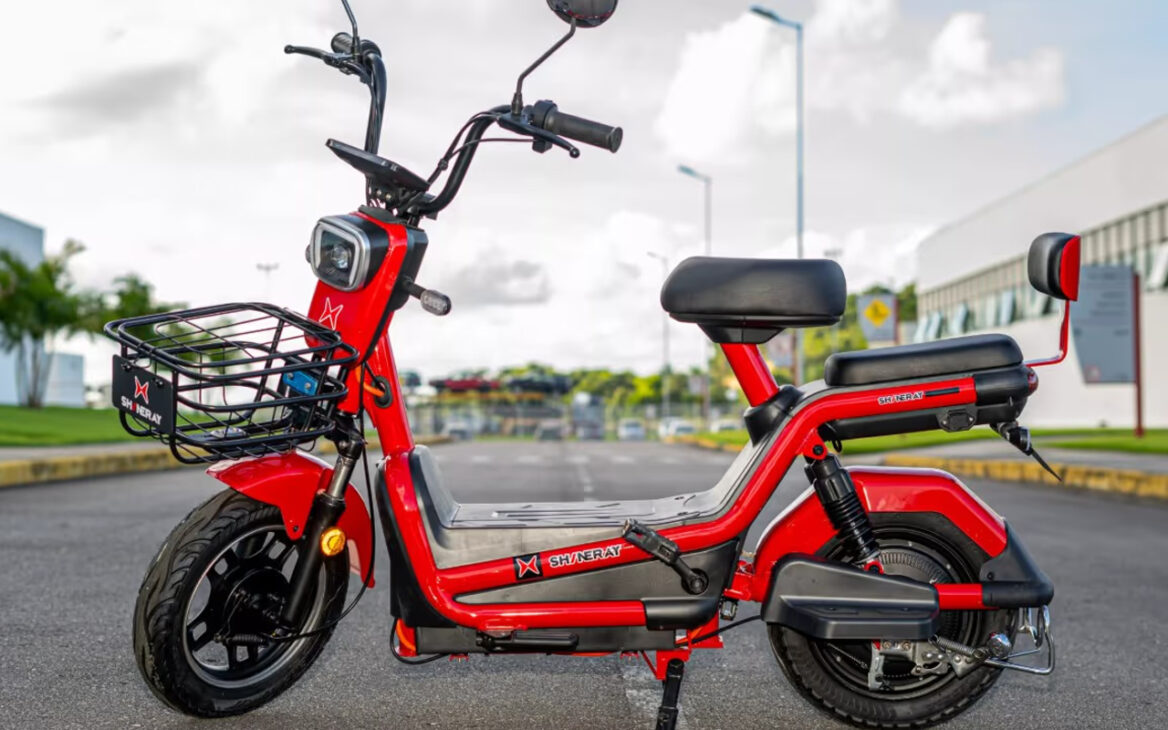 Moto de apenas R$ 6,9 mil chega a 32 km h e não precisa de CNH para pilotar, exigindo apena ACC, Shineray PT1