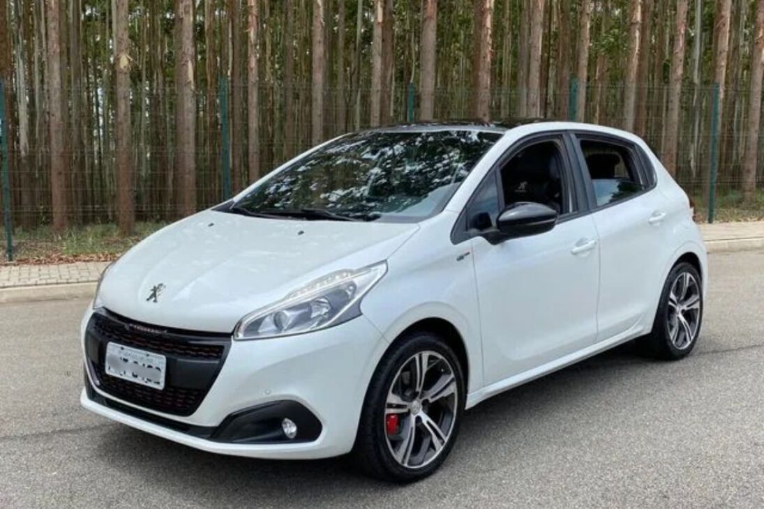 Peugeot 208 GT 2018 entrega 173 cv, acelera de 0 a 100 km/h en 7,6 s y cuesta cerca de R$ 71 mil