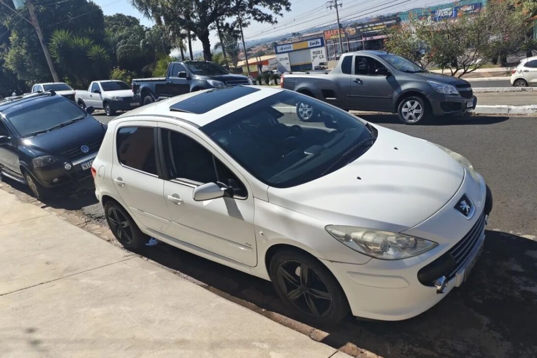 Peugeot 307 Feline 2.0 usado desafía prejuicio contra coches franceses y entrega paquete completo por precio de popular 1.0