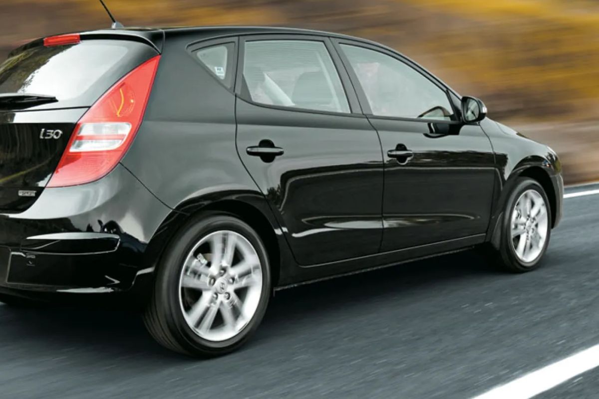 Hyundai i30 2.0 2011 usado combina motor potente e seis airbags pelo mesmo preço de um hatch 1.0 básico novo