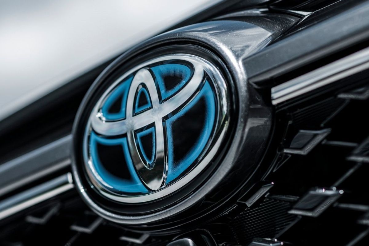 Toyota Corolla 2002 vira refúgio inteligente contra inflação dos carros novos e juros altos em 2025