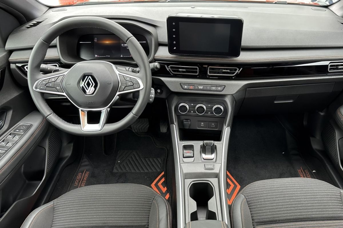 Consumo do Renault Kardian Techno 2024 chega a 13,9 km/l na gasolina, mas acabamento interno em plástico rígido decepciona