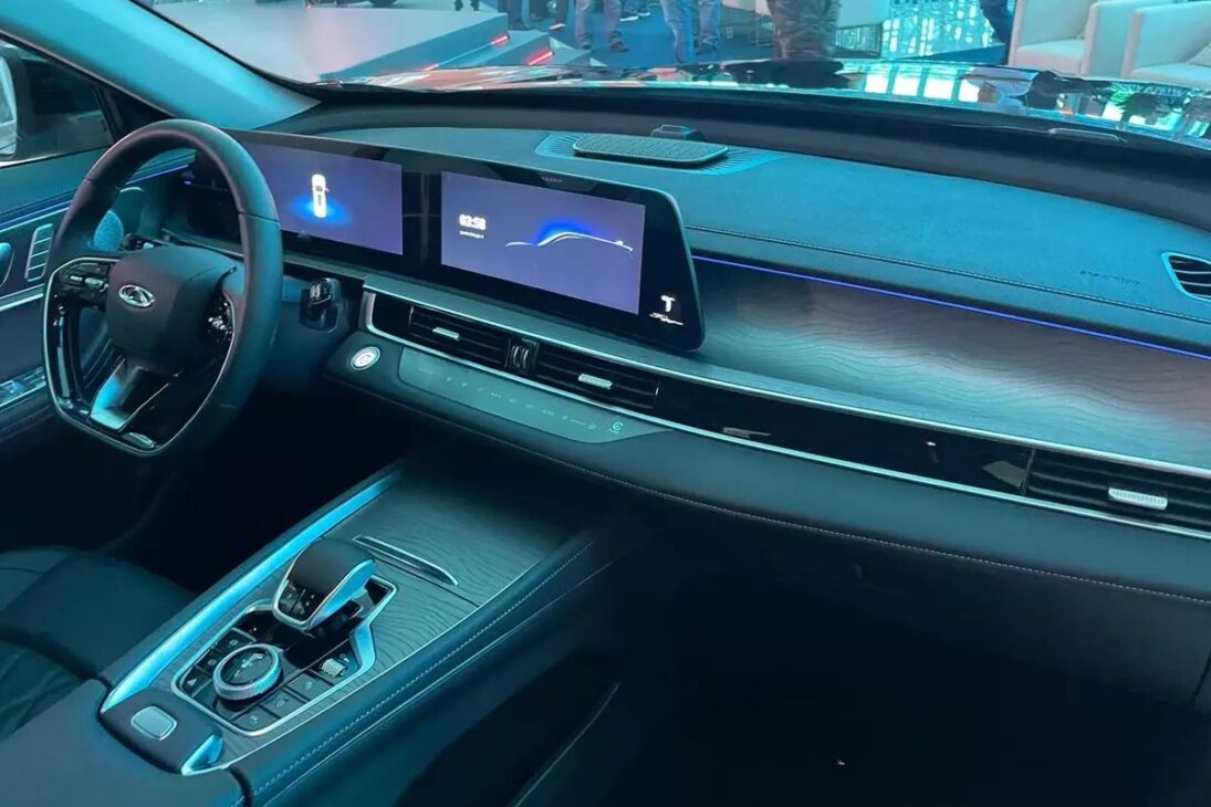 SUV Caoa Chery Tiggo 8 PRO 2026 rueda 12,5 km/l en la carretera con motor 1.6 turbo de 187 cv y pesa casi 1,7 toneladas