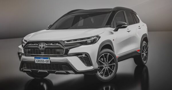 Toyota Corolla Cross GR‑Sport híbrido: SUV com motor 1.8 e tração AWD‑i chega em breve ao Brasil com visual esportivo, tecnologia da Gazoo Racing e promessa de surpreender consumidores